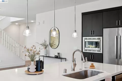 Kitchen - 472 Diller St, Alameda, CA 94501 photo 5 of 5