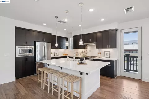 Kitchen - 472 Diller St, Alameda, CA 94501 photo 3 of 5
