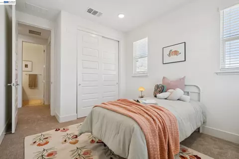 Bedroom - 472 Diller St, Alameda, CA 94501 photo 8 of 8