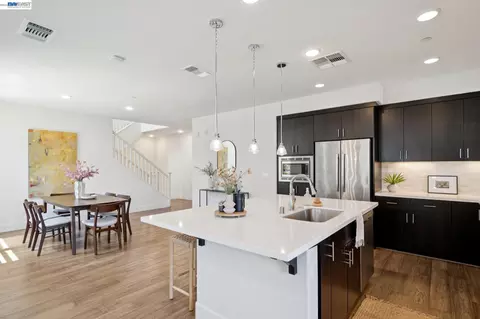 Kitchen - 472 Diller St, Alameda, CA 94501 photo 4 of 5
