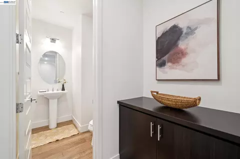 Entry Way - 472 Diller St, Alameda, CA 94501 photo 2 of 5
