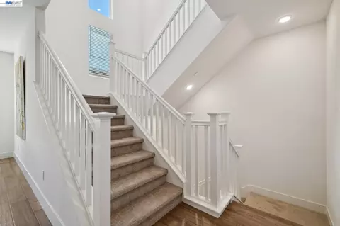 Entry Way - 472 Diller St, Alameda, CA 94501 photo 4 of 5