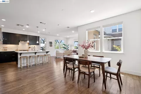 Dining - 472 Diller St, Alameda, CA 94501 photo 1 of 2