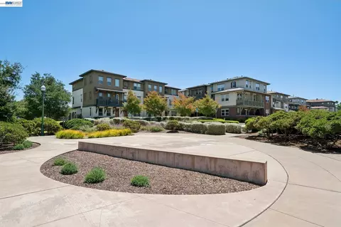 Exterior - 472 Diller St, Alameda, CA 94501 photo 6 of 7