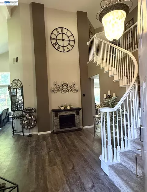 Entry Way - 2627 Tejon St, Lodi, CA 95242 photo 3 of 3