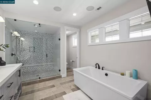 Bath - 600 Thyme Way, San Ramon, CA 94582 photo 2 of 5