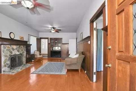 325 S 2nd St, Rio Vista, CA 94571