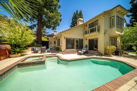 951 Redwood Dr, Danville, CA 94506
