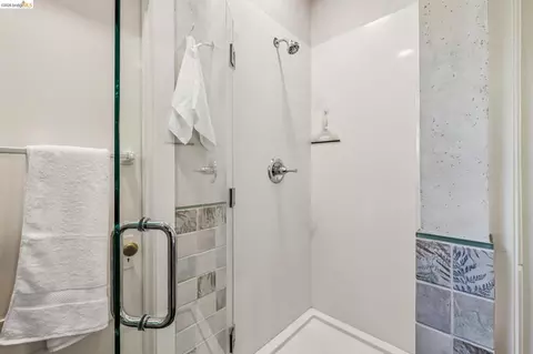 Bath - 2953 Hillegass Ave, Berkeley, CA 94705 photo 4 of 5