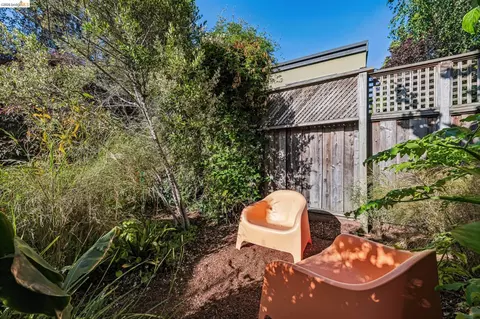 Exterior - 2953 Hillegass Ave, Berkeley, CA 94705 photo 25 of 27