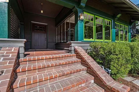 Exterior - 2953 Hillegass Ave, Berkeley, CA 94705 photo 6 of 27