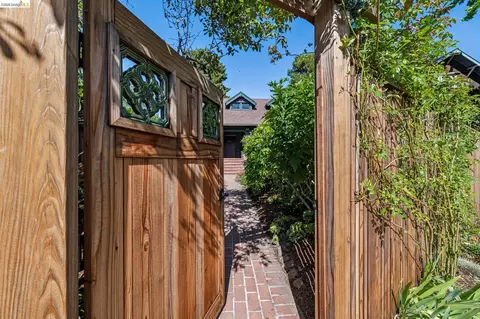 Exterior - 2953 Hillegass Ave, Berkeley, CA 94705 photo 3 of 27