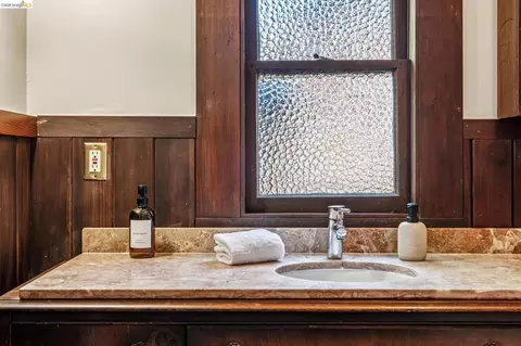 Bath - 2953 Hillegass Ave, Berkeley, CA 94705 photo 2 of 5