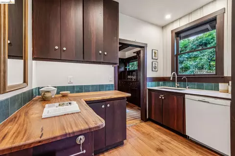 Kitchen - 2953 Hillegass Ave, Berkeley, CA 94705 photo 5 of 6