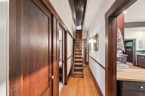 Entry Way - 2953 Hillegass Ave, Berkeley, CA 94705 photo 4 of 6