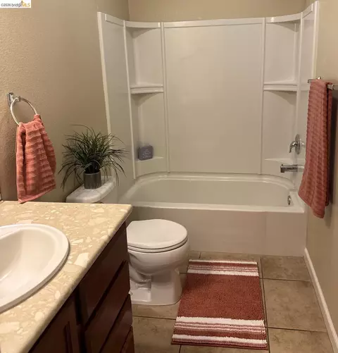 Bath - 24 Mandrake Ct, Oakley, CA 94561 photo 1 of 4