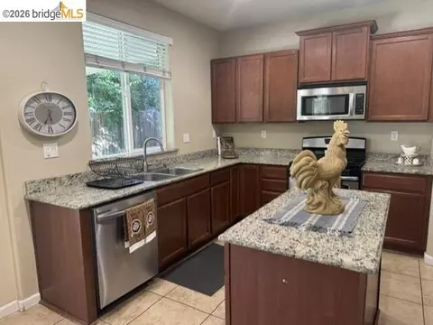 Kitchen - 24 Mandrake Ct, Oakley, CA 94561 photo 2 of 3