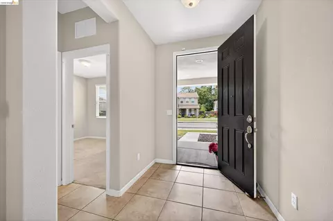 Entry Way - 24 Mandrake Ct, Oakley, CA 94561 photo 1 of 1