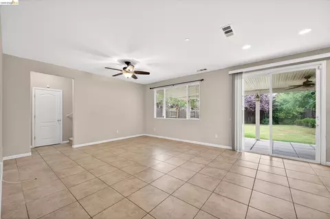 Living - 24 Mandrake Ct, Oakley, CA 94561 photo 4 of 5