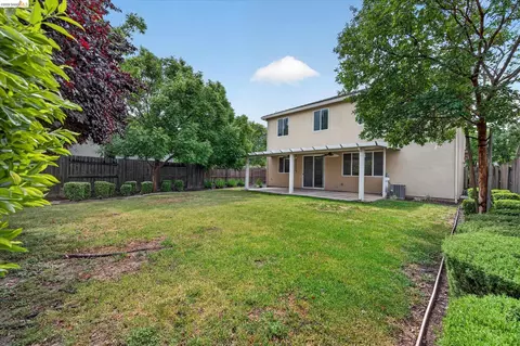 Exterior - 24 Mandrake Ct, Oakley, CA 94561 photo 7 of 8