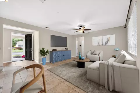 Living - 24 Mandrake Ct, Oakley, CA 94561 photo 1 of 5