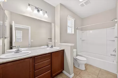 Bath - 24 Mandrake Ct, Oakley, CA 94561 photo 3 of 4