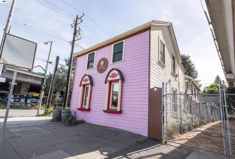 Exterior - 745 5th St, Oakland, CA 94607 photo 6 of 7