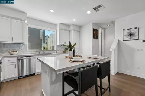 Kitchen - 1580 Wright Ave, Richmond, CA 94804 photo 4 of 4