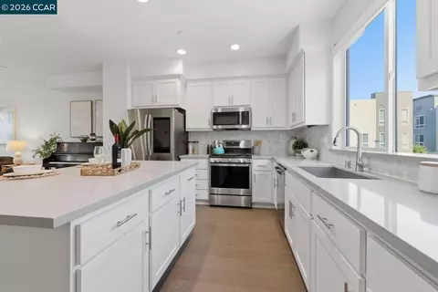 Kitchen - 1580 Wright Ave, Richmond, CA 94804 photo 2 of 5