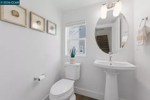 Entry Way - 1580 Wright Ave, Richmond, CA 94804 photo 3 of 4