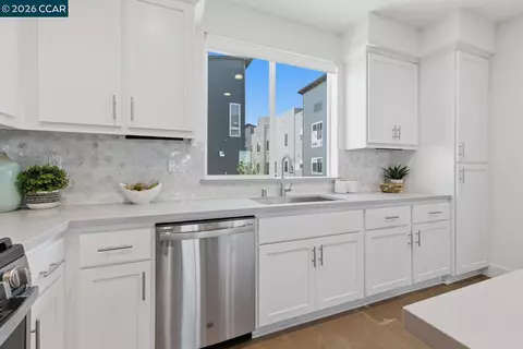 Kitchen - 1580 Wright Ave, Richmond, CA 94804 photo 4 of 5