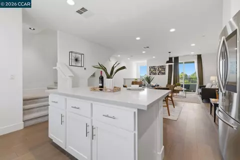 Kitchen - 1580 Wright Ave, Richmond, CA 94804 photo 3 of 5
