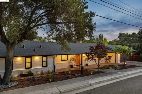 921 Underhills Rd, Oakland, CA 94610
