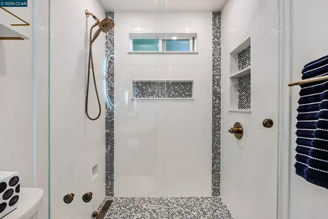 Bath - 1730 Elm Rd, Concord, CA 94519 photo 4 of 4