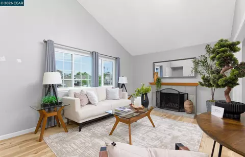 Living - 3367 Benton St, Concord, CA 94519 photo 4 of 6