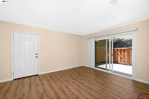 Living - 1202 Spring Valley Cmn, Livermore, CA 94551 photo 2 of 4