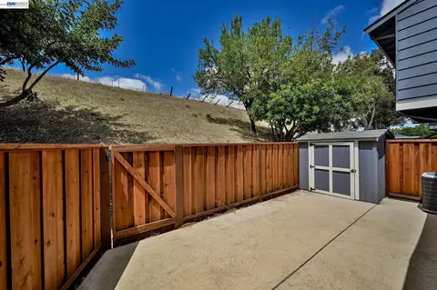 Exterior - 1202 Spring Valley Cmn, Livermore, CA 94551 photo 4 of 8