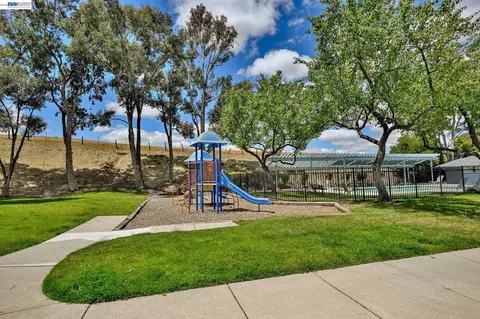 Exterior - 1202 Spring Valley Cmn, Livermore, CA 94551 photo 6 of 8