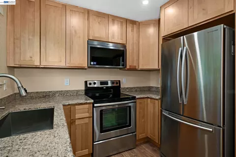Kitchen - 1202 Spring Valley Cmn, Livermore, CA 94551 photo 2 of 3
