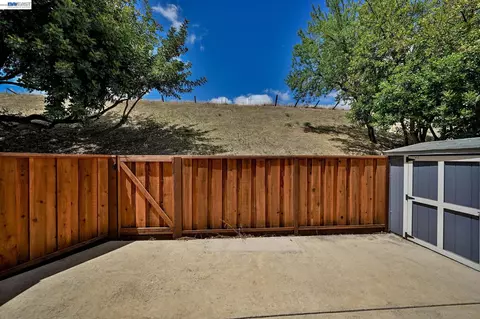 Exterior - 1202 Spring Valley Cmn, Livermore, CA 94551 photo 3 of 8