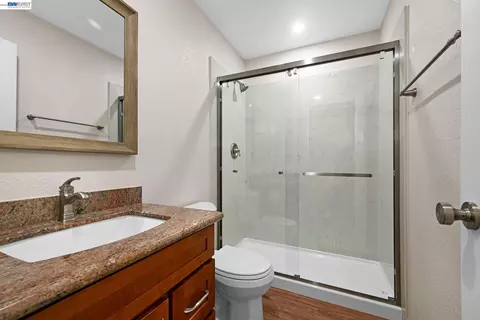 Bath - 1202 Spring Valley Cmn, Livermore, CA 94551 photo 1 of 1