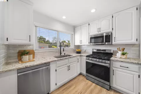 Kitchen - 7477 Limerick Ave, Dublin, CA 94568 photo 3 of 6