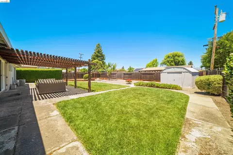 Exterior - 7477 Limerick Ave, Dublin, CA 94568 photo 6 of 8