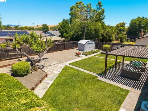 Exterior - 7477 Limerick Ave, Dublin, CA 94568 photo 7 of 8
