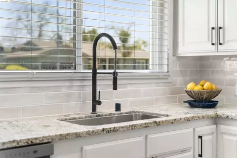 Kitchen - 7477 Limerick Ave, Dublin, CA 94568 photo 4 of 6