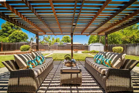 Exterior - 7477 Limerick Ave, Dublin, CA 94568 photo 4 of 8