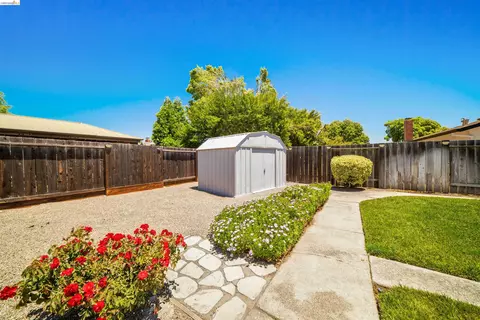 Exterior - 7477 Limerick Ave, Dublin, CA 94568 photo 8 of 8