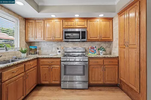 Kitchen - 1360 Grove Way, Concord, CA 94518 photo 3 of 6