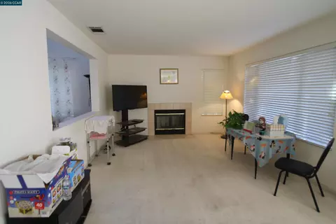 576 Ross Cir, Martinez, CA 94553 photo 4