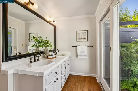 Bath - 3620 Madrone Dr, Lafayette, CA 94549 photo 3 of 5